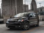 Chrysler Town & Country S 2012 года